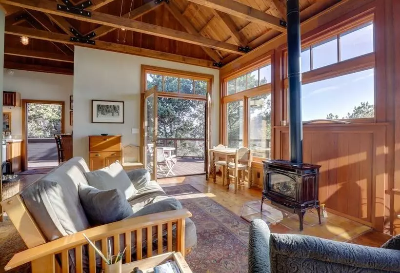 Romantic Ridgetop Escape W/ Hot Tub Near Mendocino