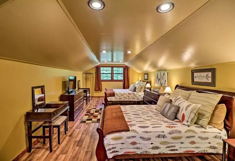 Ouachita River Cabin: Royal Haven W/ Dock!