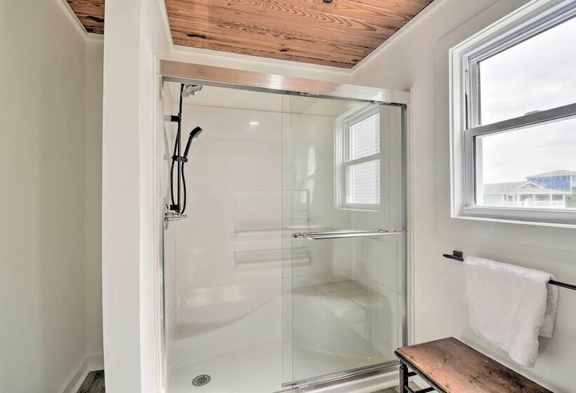 Rustic Beachfront Cottage W/ Deck & Boardwalk