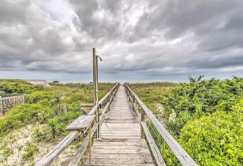 Rustic Beachfront Cottage W/ Deck & Boardwalk