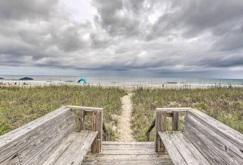 Rustic Beachfront Cottage W/ Deck & Boardwalk