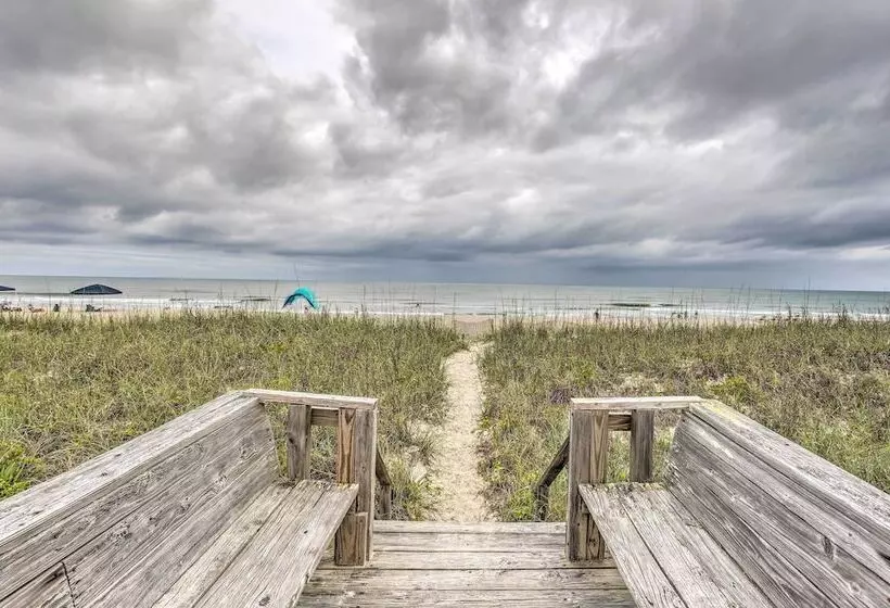 Rustic Beachfront Cottage W/ Deck & Boardwalk