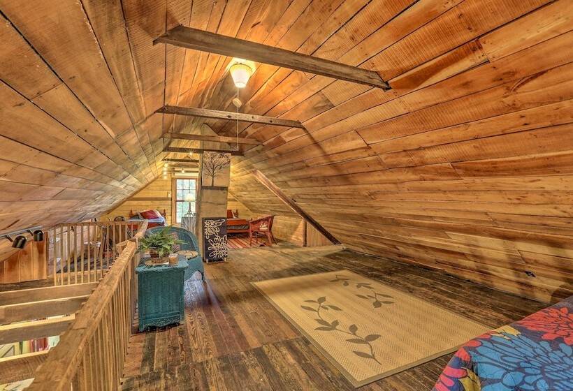 Rustic Cabin In The Woods: 2 Acre Fishing Pond!