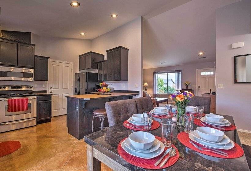Saddle Rock East: Wenatchee Home < 3 Miles To Town