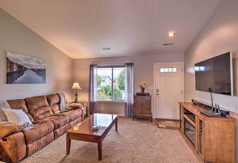 Saddle Rock East: Wenatchee Home < 3 Miles To Town