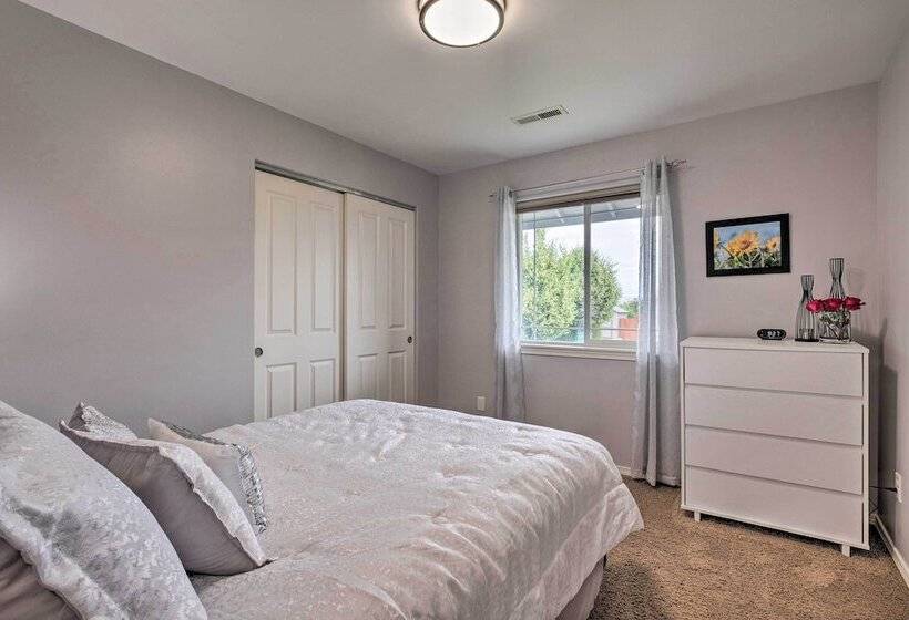 Saddle Rock East: Wenatchee Home < 3 Miles To Town