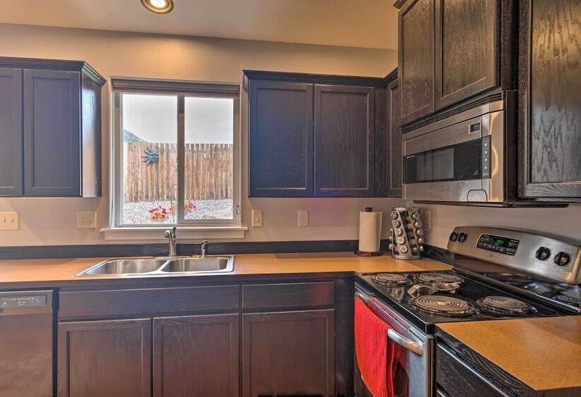 Saddle Rock East: Wenatchee Home < 3 Miles To Town