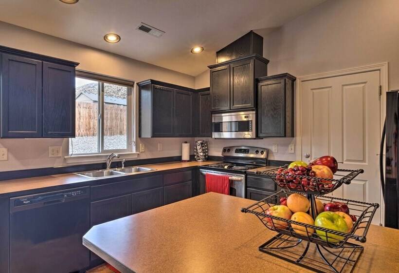 Saddle Rock East: Wenatchee Home < 3 Miles To Town