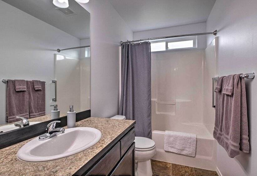 Saddle Rock East: Wenatchee Home < 3 Miles To Town