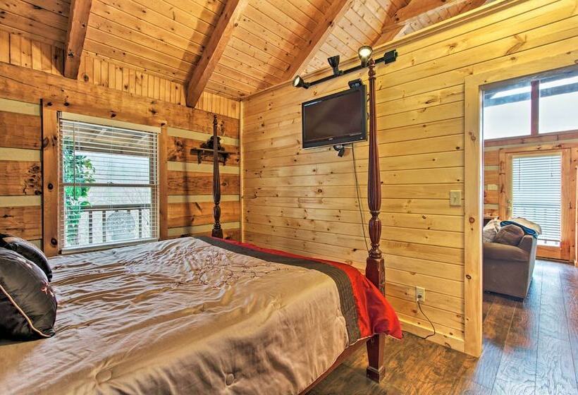Sevierville Cabin W/ Private Hot Tub & Fireplace!