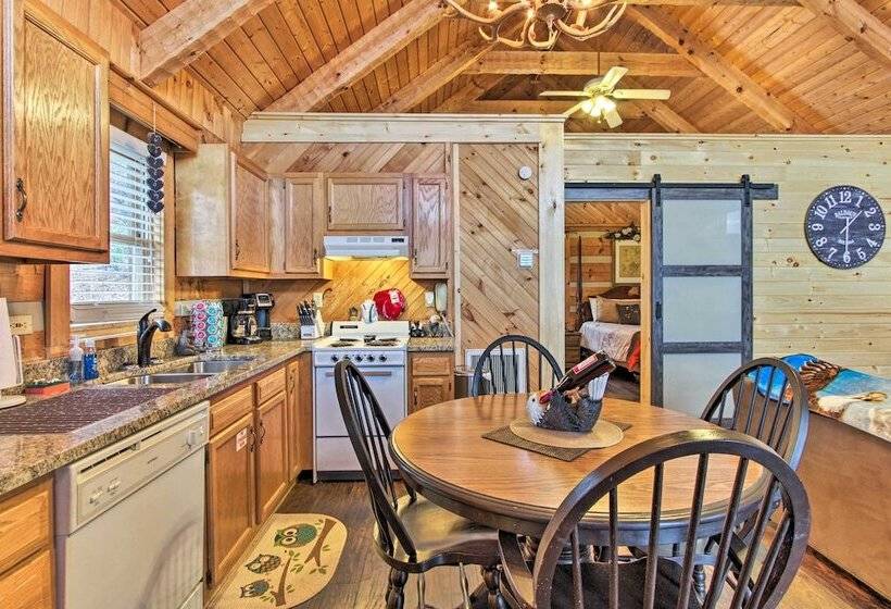 Sevierville Cabin W/ Private Hot Tub & Fireplace!