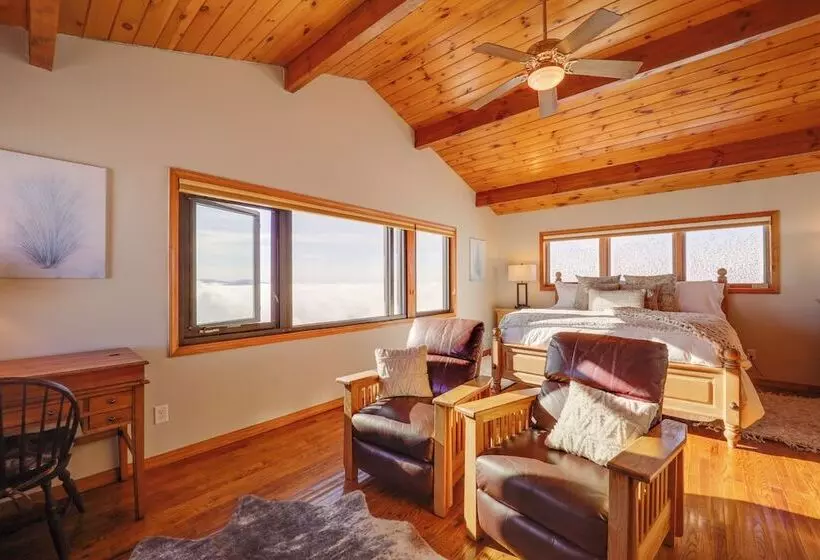 Views & Hot Tub: Sky Barn Retreat In Beech Mtn!