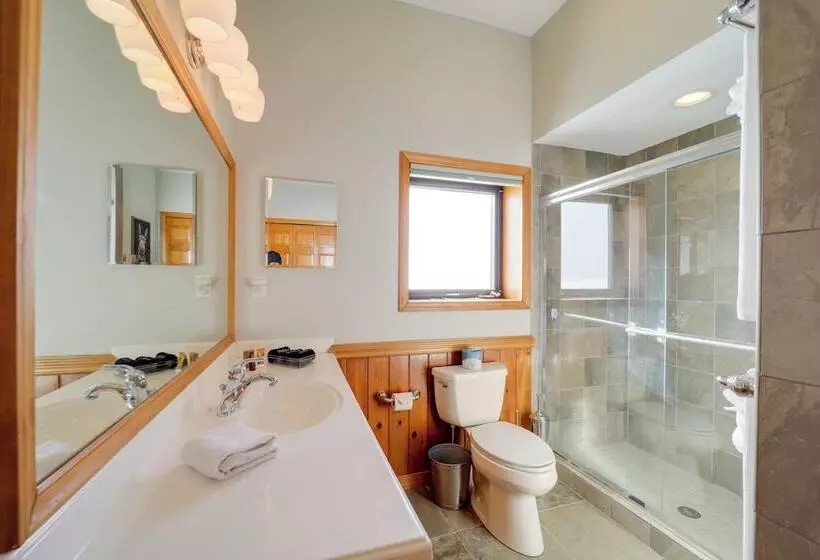 Views & Hot Tub: Sky Barn Retreat In Beech Mtn!