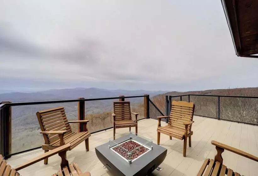 Views & Hot Tub: Sky Barn Retreat In Beech Mtn!