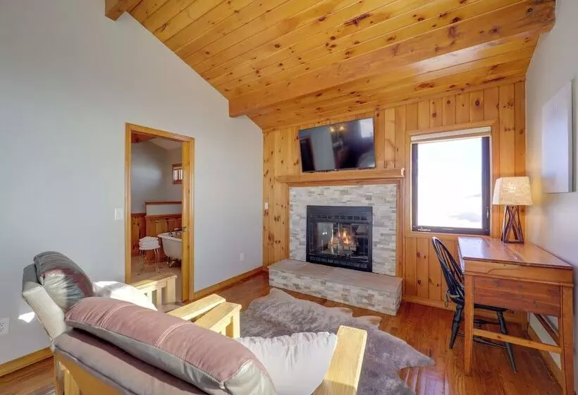 Views & Hot Tub: Sky Barn Retreat In Beech Mtn!