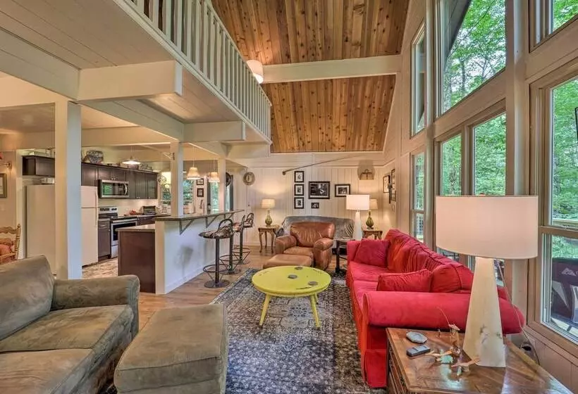 Spacious Cabin   4 Mi To Blue Ridge Parkway!