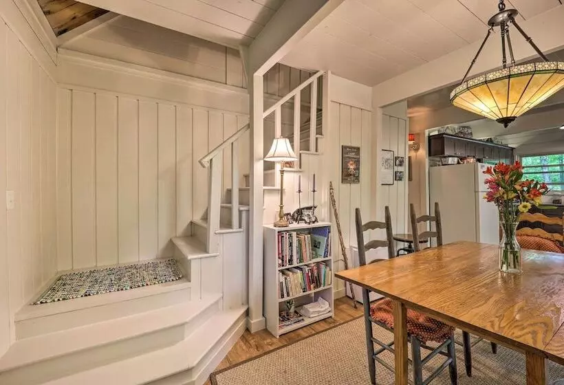 Spacious Cabin   4 Mi To Blue Ridge Parkway!