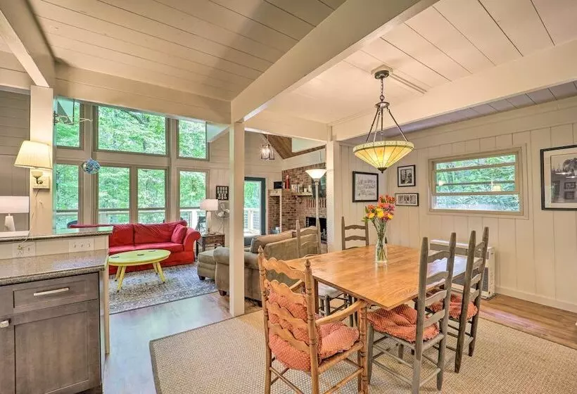 Spacious Cabin   4 Mi To Blue Ridge Parkway!