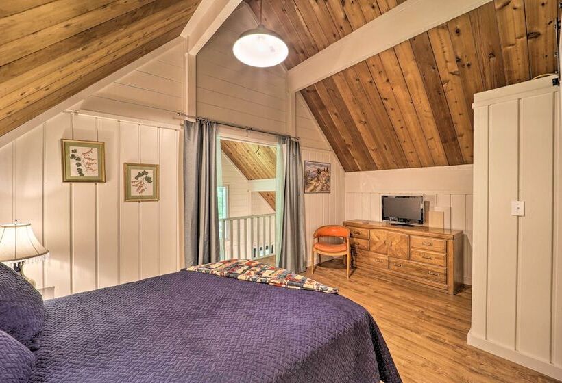 Spacious Cabin   4 Mi To Blue Ridge Parkway!