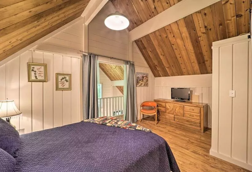 Spacious Cabin   4 Mi To Blue Ridge Parkway!