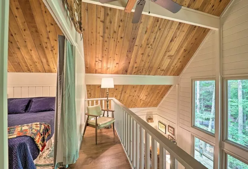 Spacious Cabin   4 Mi To Blue Ridge Parkway!