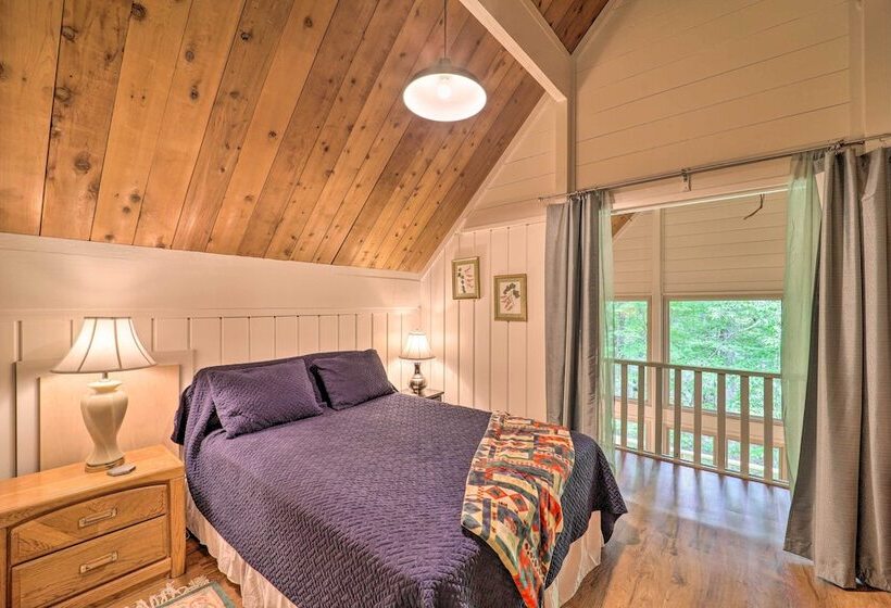Spacious Cabin   4 Mi To Blue Ridge Parkway!