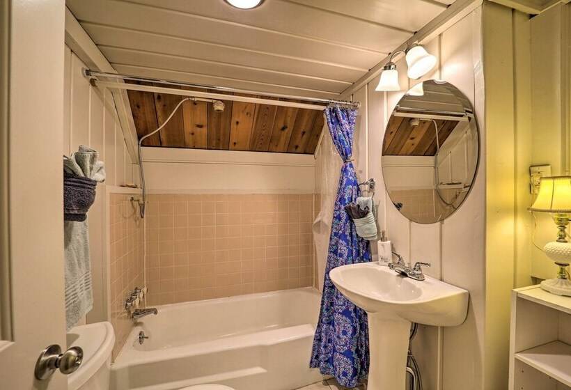 Spacious Cabin   4 Mi To Blue Ridge Parkway!