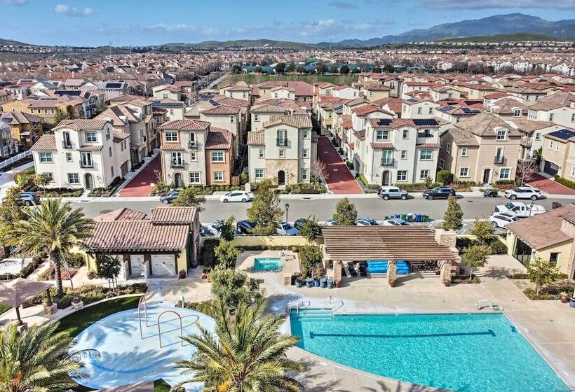 Spacious Home Near California Wine Country!