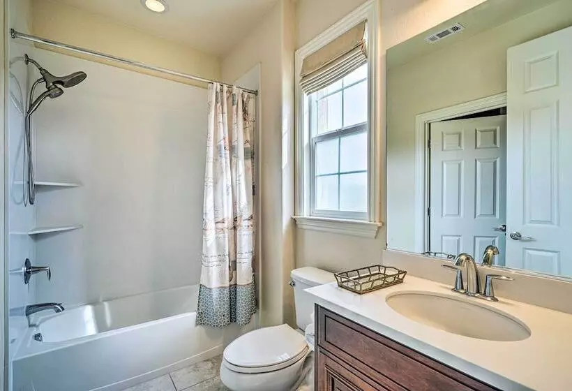 Spacious Home Near California Wine Country!