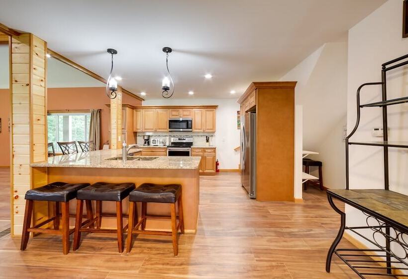 Spacious House On Half Acre < 3 Mi To Beach!