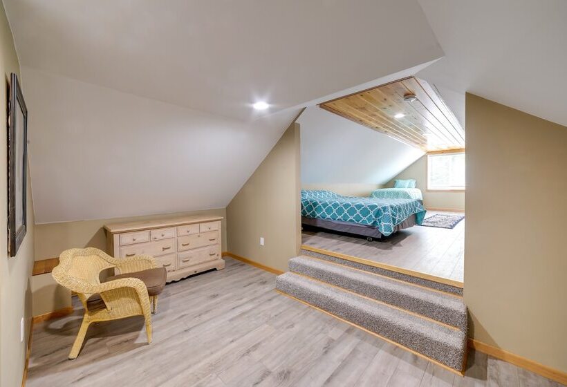 Spacious House On Half Acre < 3 Mi To Beach!