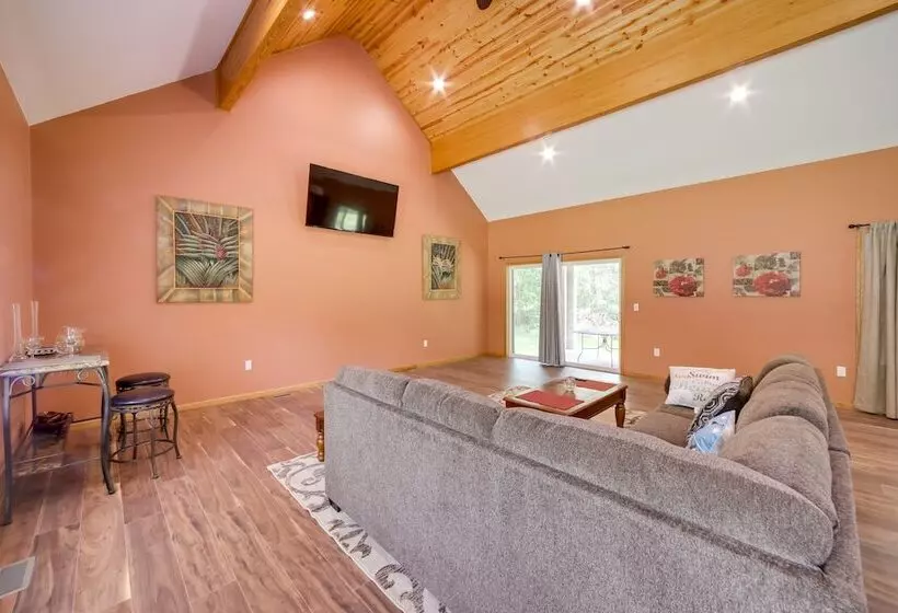 Spacious House On Half Acre < 3 Mi To Beach!