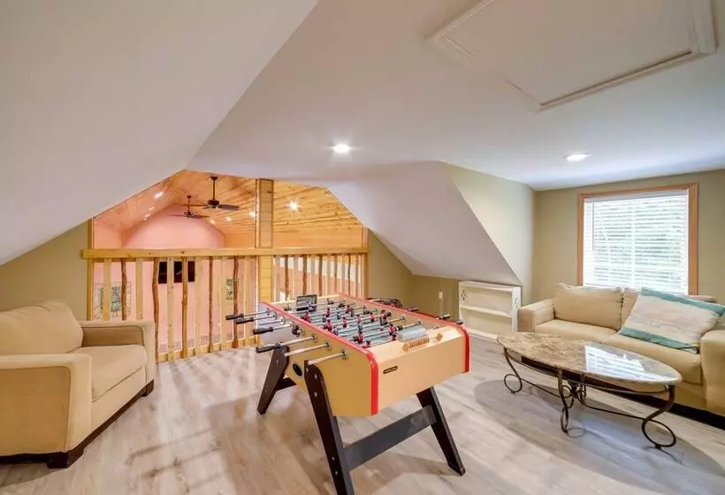 Spacious House On Half Acre < 3 Mi To Beach!