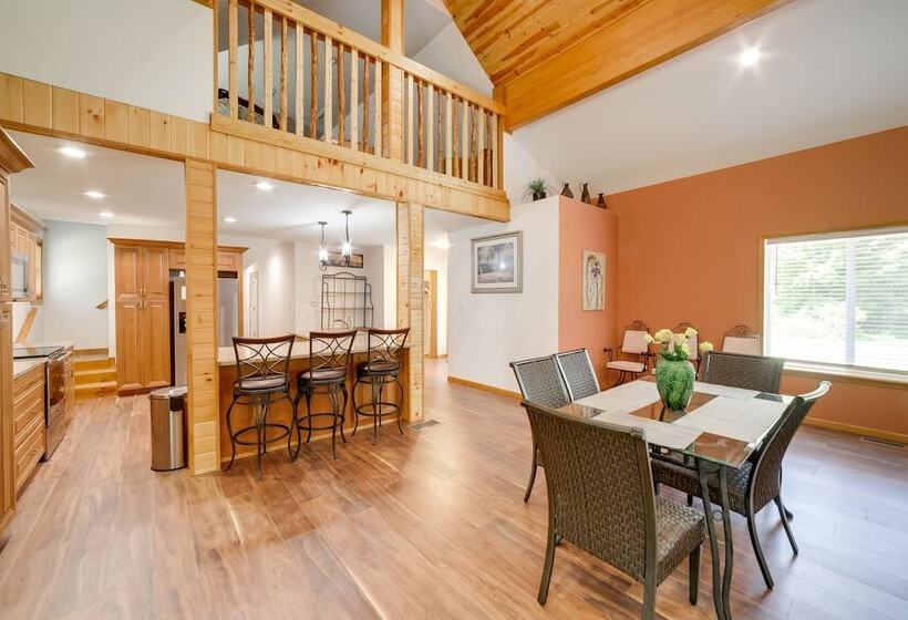 Spacious House On Half Acre < 3 Mi To Beach!