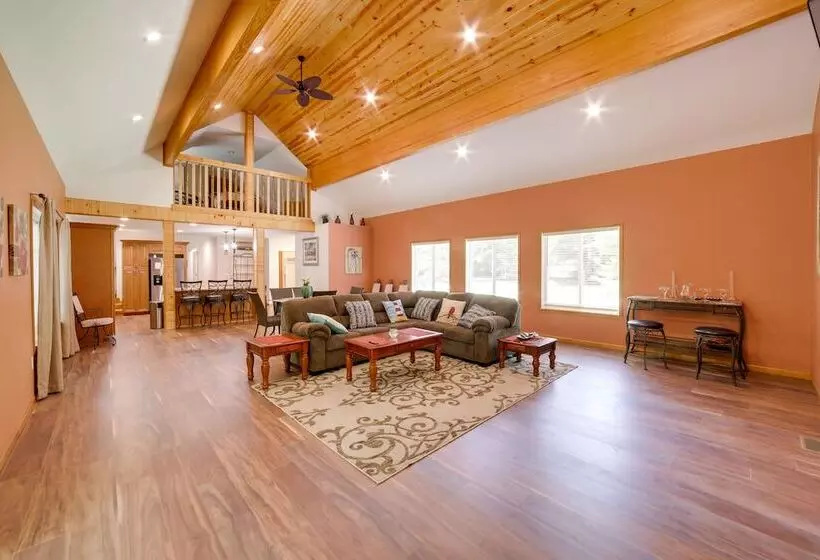 Spacious House On Half Acre < 3 Mi To Beach!