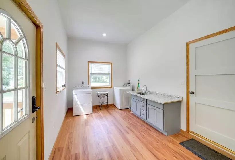 Spacious House On Half Acre < 3 Mi To Beach!