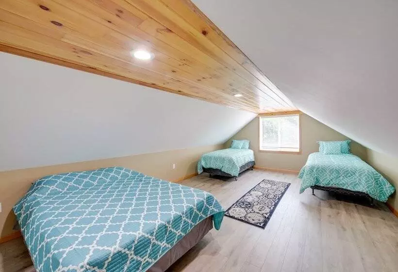 Spacious House On Half Acre < 3 Mi To Beach!