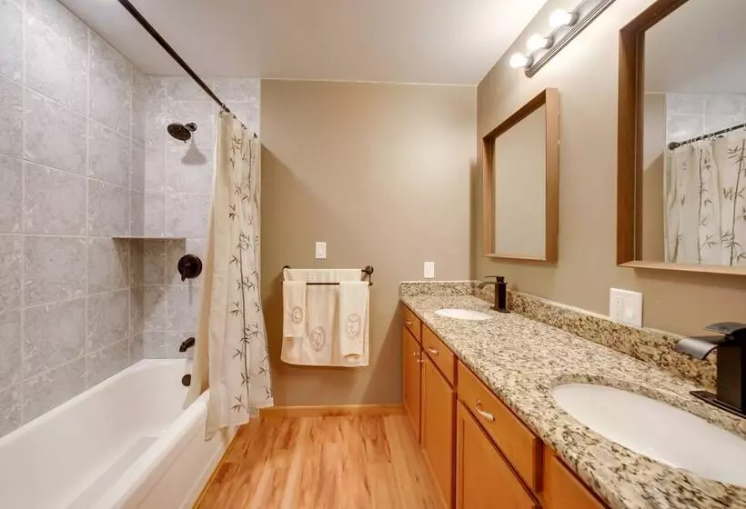 Spacious House On Half Acre < 3 Mi To Beach!