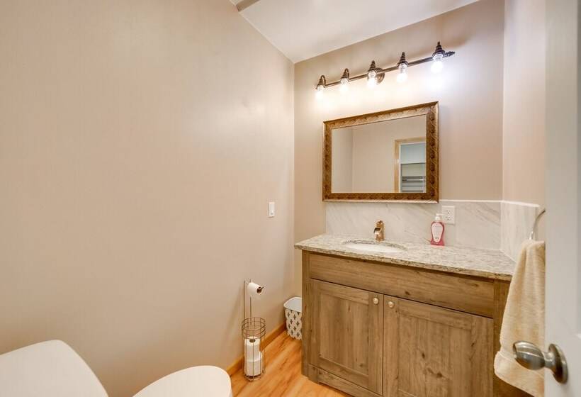 Spacious House On Half Acre < 3 Mi To Beach!