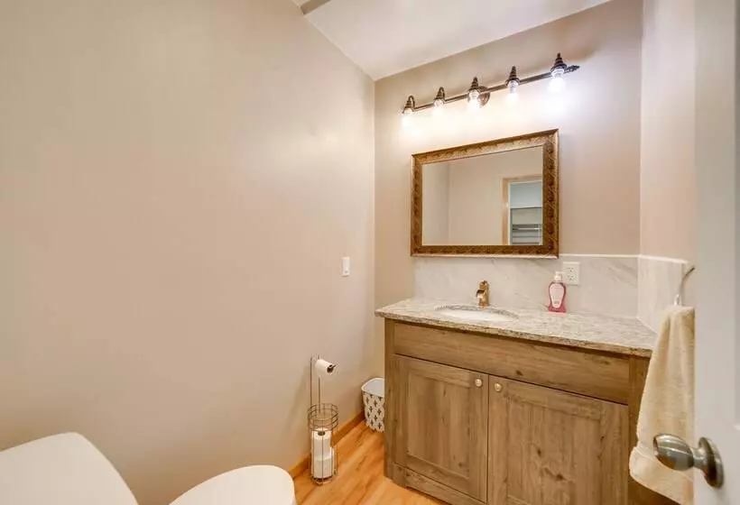 Spacious House On Half Acre < 3 Mi To Beach!