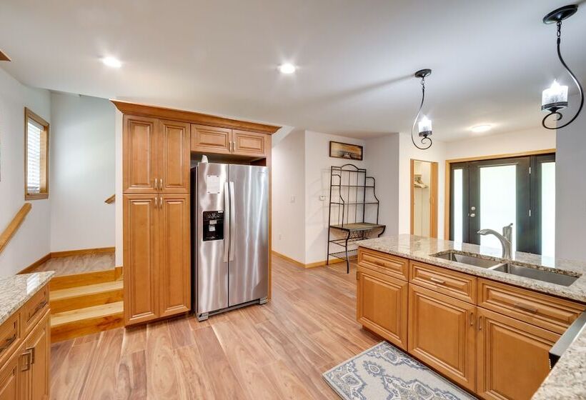 Spacious House On Half Acre < 3 Mi To Beach!