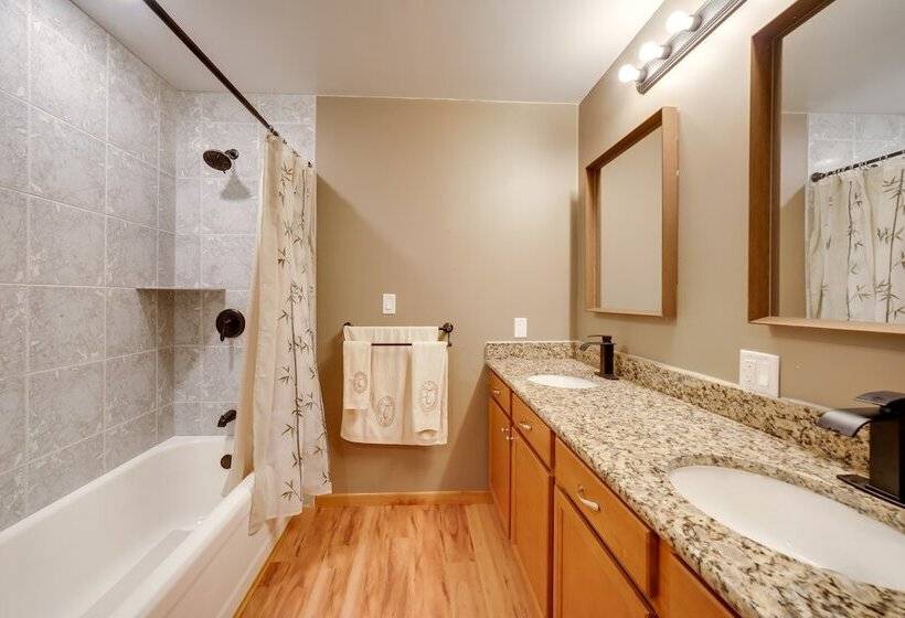 Spacious House On Half Acre < 3 Mi To Beach!