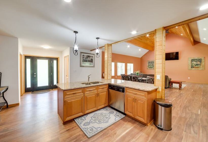 Spacious House On Half Acre < 3 Mi To Beach!