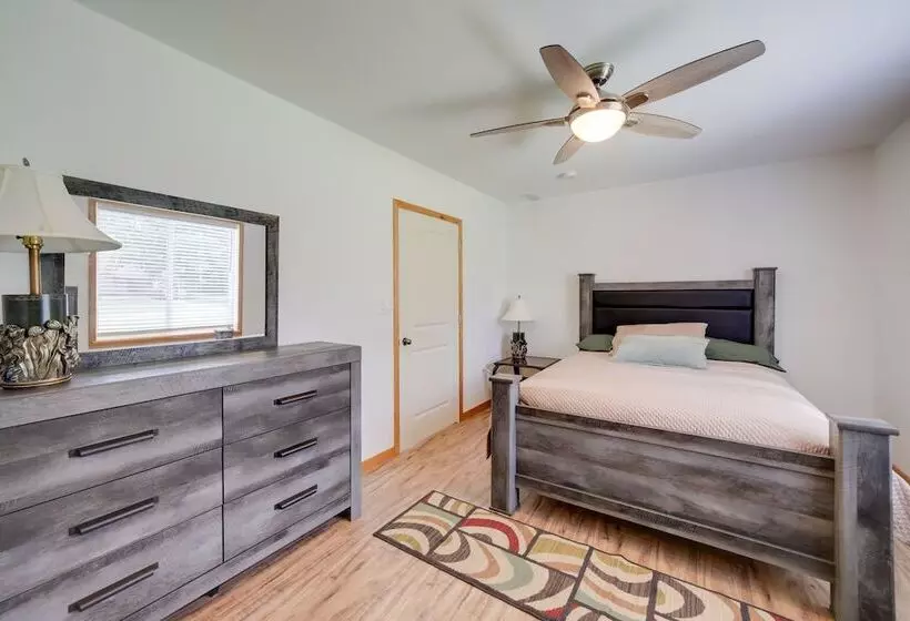 Spacious House On Half Acre < 3 Mi To Beach!