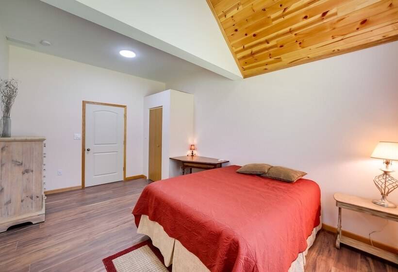 Spacious House On Half Acre < 3 Mi To Beach!