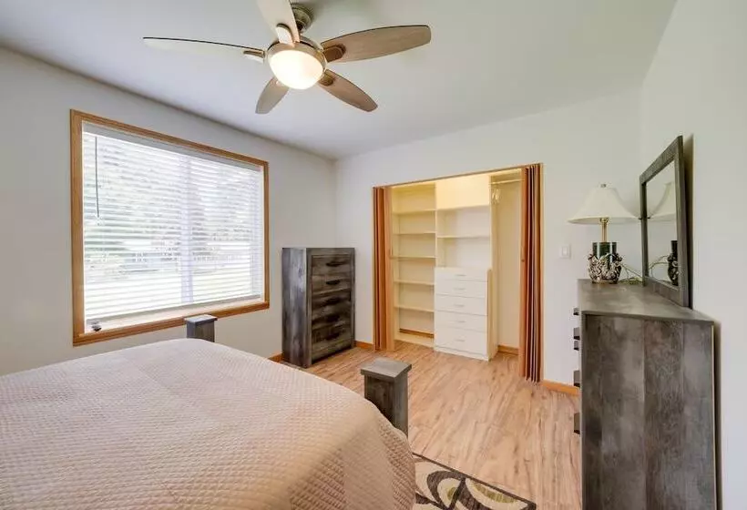 Spacious House On Half Acre < 3 Mi To Beach!