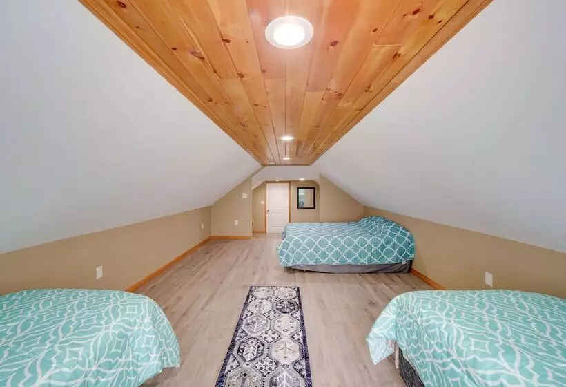 Spacious House On Half Acre < 3 Mi To Beach!