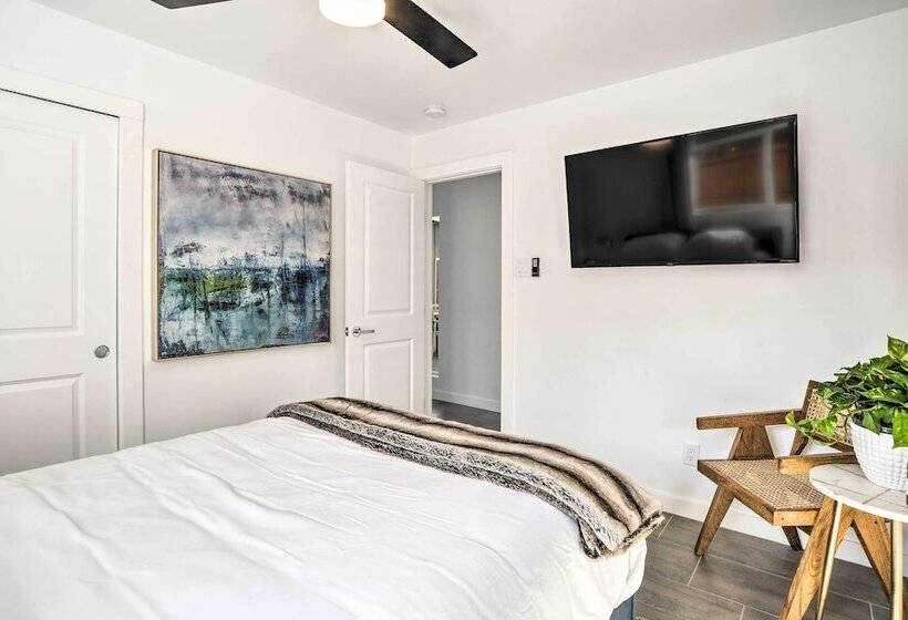 Stylish Albuquerque Home ~ 6 Miles To Downtown!