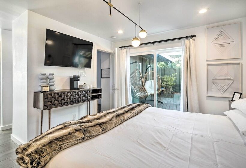 Stylish Albuquerque Home ~ 6 Miles To Downtown!