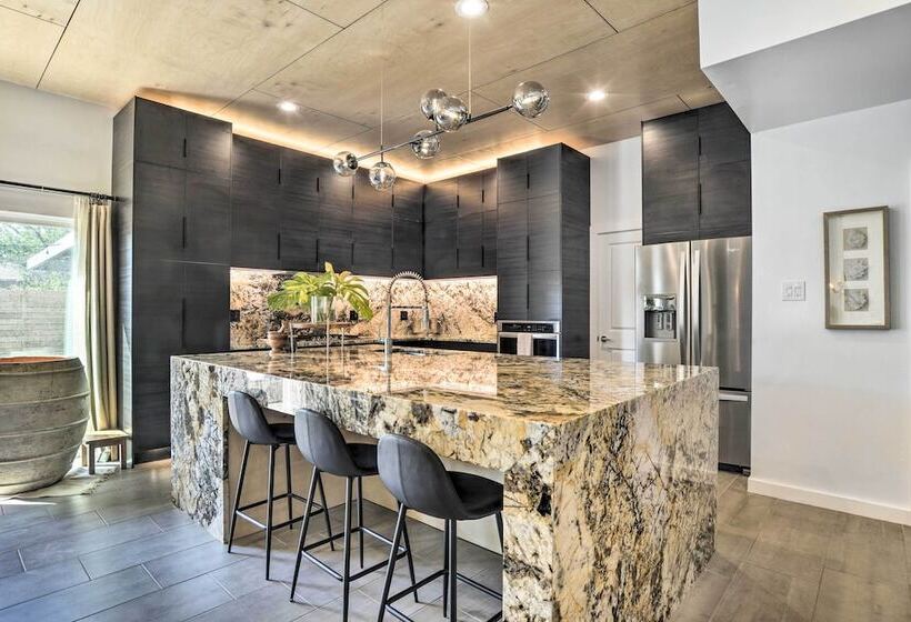 Stylish Albuquerque Home ~ 6 Miles To Downtown!